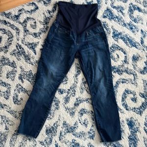 Gap Maternity jeans size 4 cut off at 33inches